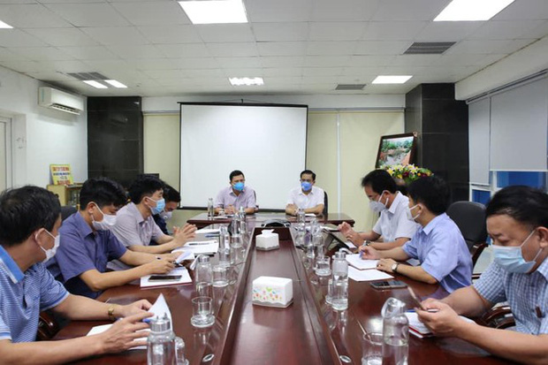 Hà Tĩnh: Dừng các hoạt động, dịch vụ không thiết yếu sau khi phát hiện 2 ca dương tính với SARS-CoV-2 - 1 Hà Tĩnh: Dừng các hoạt động, dịch vụ không thiết yếu sau khi phát hiện 2 ca dương tính với SARS-CoV-2 - 1