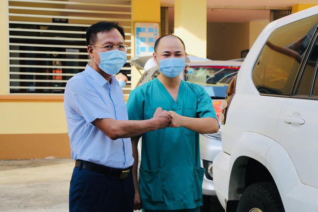 6 'chiến binh áo trắng' chi viện Bắc Giang: Sắp lên chức bố, tạm gác hạnh phúc riêng, còn mạnh khỏe thì còn cống hiến! - 1 6 'chiến binh áo trắng' chi viện Bắc Giang: Sắp lên chức bố, tạm gác hạnh phúc riêng, còn mạnh khỏe thì còn cống hiến! - 1