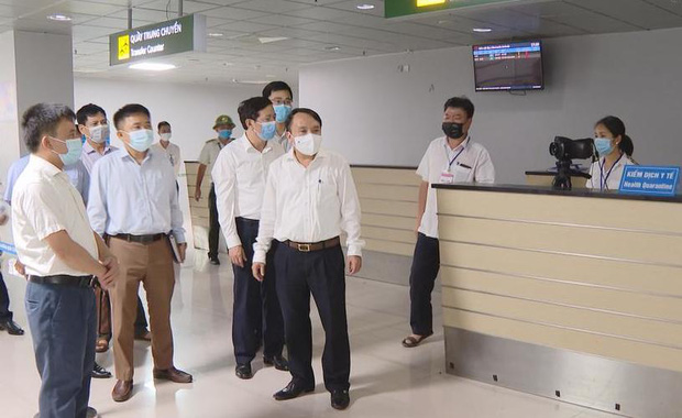 2 ca dương tính SARS-CoV-2 ở Hà Tĩnh không khai báo y tế khi xuống sân bay 2 ca dương tính SARS-CoV-2 ở Hà Tĩnh không khai báo y tế khi xuống sân bay