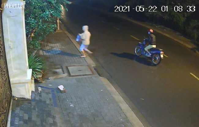 Vụ 2 người phụ nữ mang bé trai còn nguyên dây rốn bỏ lại ở bãi đất trống lúc nửa đêm: Một trong 2 người là mẹ ruột, bị trầm cảm và có hoàn cảnh khó khăn Vụ 2 người phụ nữ mang bé trai còn nguyên dây rốn bỏ lại ở bãi đất trống lúc nửa đêm: Một trong 2 người là mẹ ruột, bị trầm cảm và có hoàn cảnh khó khăn