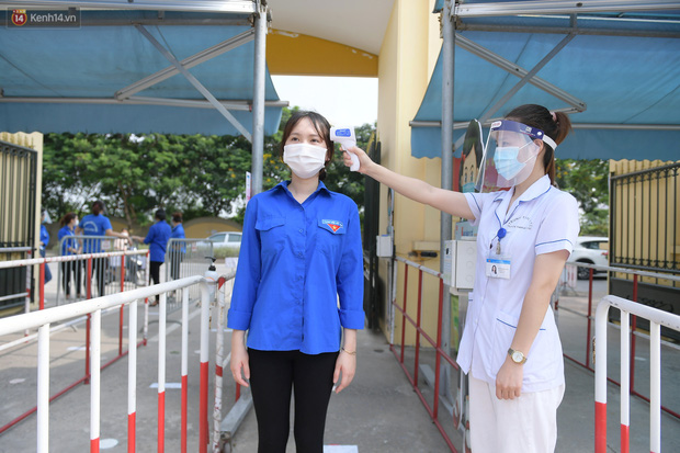 Hà Nội: Trường học diễn tập phòng chống Covid-19 trước kỳ thi vào lớp 10 - 2 Hà Nội: Trường học diễn tập phòng chống Covid-19 trước kỳ thi vào lớp 10 - 2