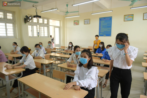 Hà Nội: Trường học diễn tập phòng chống Covid-19 trước kỳ thi vào lớp 10 - 4 Hà Nội: Trường học diễn tập phòng chống Covid-19 trước kỳ thi vào lớp 10 - 4