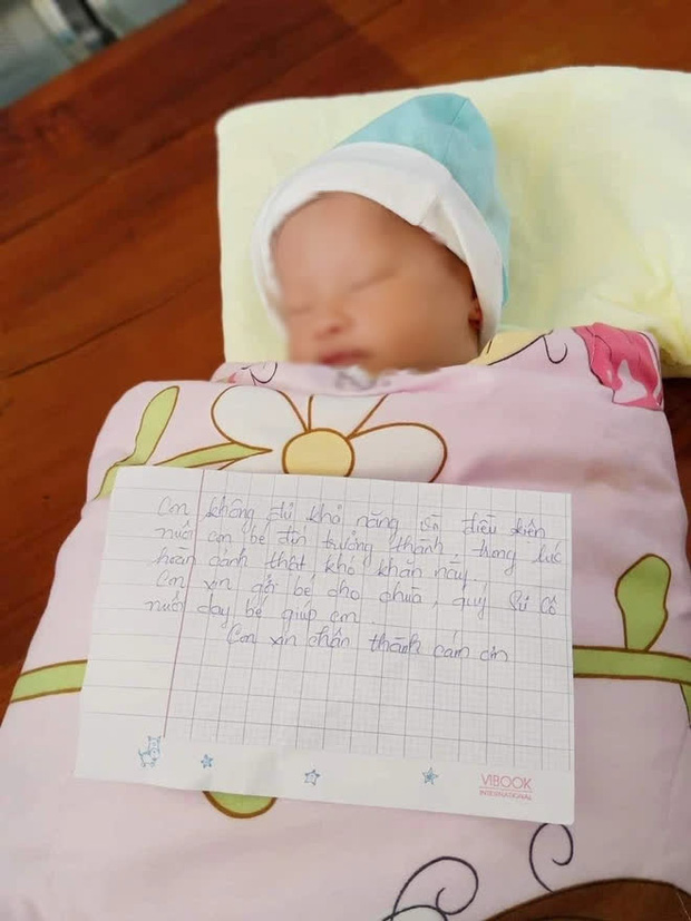 Bé gái mới sinh bị bỏ rơi ngoài đường kèm lá thư: 'Em không đủ khả năng và điều kiện nuôi con đến trưởng thành' Bé gái mới sinh bị bỏ rơi ngoài đường kèm lá thư: 'Em không đủ khả năng và điều kiện nuôi con đến trưởng thành'