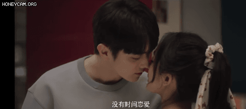'Gái già' Dương Mịch bị Hứa Khải hôn lê lết khắp nhà ở phim mới, thỏa mãn xong liền vung cú tát thấu trời tức ghê! - 3 'Gái già' Dương Mịch bị Hứa Khải hôn lê lết khắp nhà ở phim mới, thỏa mãn xong liền vung cú tát thấu trời tức ghê! - 3
