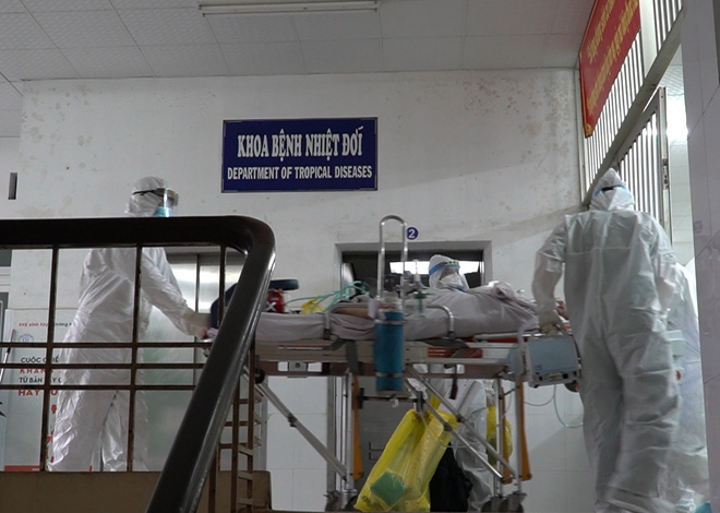 Chiến sĩ công an mắc Covid-19 ở quận Tân Phú được đặt ECMO, chuyển sang BV Chợ Rẫy để tiếp tục chữa trị - 9 Chiến sĩ công an mắc Covid-19 ở quận Tân Phú được đặt ECMO, chuyển sang BV Chợ Rẫy để tiếp tục chữa trị - 9