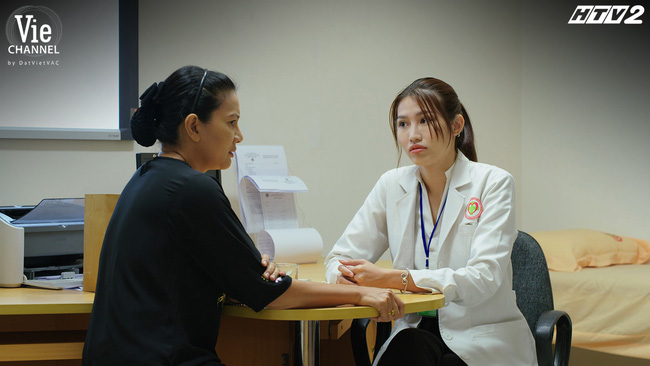 Cây táo nở hoa: Châu bị mẹ Phong tát giữa bệnh viện, Báu bất ngờ đứng ra bảo vệ, kẻ mách lẻo chính là bác sĩ Mỹ Cây táo nở hoa: Châu bị mẹ Phong tát giữa bệnh viện, Báu bất ngờ đứng ra bảo vệ, kẻ mách lẻo chính là bác sĩ Mỹ
