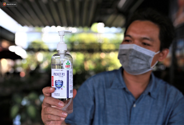 Bệnh nhân 687 trả ơn tuyến đầu đã trị khỏi Covid-19 cho mình: Chế tạo gần chục máy khử khuẩn và buồng khử khuẩn tặng cho các bệnh viện - 4 Bệnh nhân 687 trả ơn tuyến đầu đã trị khỏi Covid-19 cho mình: Chế tạo gần chục máy khử khuẩn và buồng khử khuẩn tặng cho các bệnh viện - 4