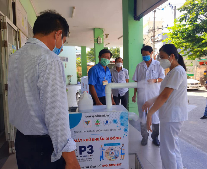 Bệnh nhân 687 trả ơn tuyến đầu đã trị khỏi Covid-19 cho mình: Chế tạo gần chục máy khử khuẩn và buồng khử khuẩn tặng cho các bệnh viện - 17 Bệnh nhân 687 trả ơn tuyến đầu đã trị khỏi Covid-19 cho mình: Chế tạo gần chục máy khử khuẩn và buồng khử khuẩn tặng cho các bệnh viện - 17