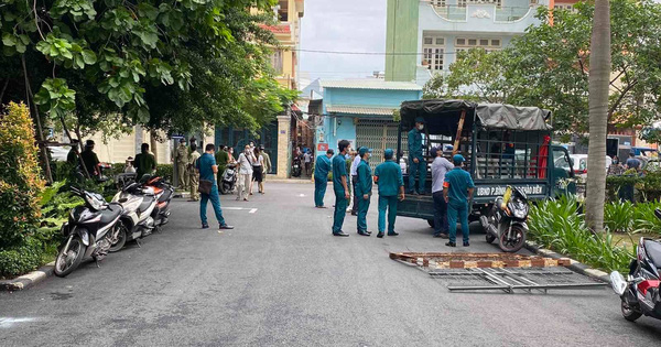 Phong tỏa Block C chung cư Bộ Công an ở TP Thủ Đức vì có ca dương tính SARS-CoV-2 Phong tỏa Block C chung cư Bộ Công an ở TP Thủ Đức vì có ca dương tính SARS-CoV-2