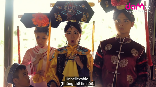 Rầm rộ Như Ý bản Việt khiến ai nấy cười mệt: Miệng bắn tiếng Anh liên thanh, kẻ chân mày 'bén' hơn cả Châu Tấn! - 3 Rầm rộ Như Ý bản Việt khiến ai nấy cười mệt: Miệng bắn tiếng Anh liên thanh, kẻ chân mày 'bén' hơn cả Châu Tấn! - 3