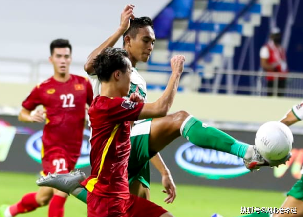 Báo Trung Quốc 'sốc' vì tuyển Việt Nam nhận mức thưởng quá ít, chưa bằng 'số lẻ' của đội nhà Báo Trung Quốc 'sốc' vì tuyển Việt Nam nhận mức thưởng quá ít, chưa bằng 'số lẻ' của đội nhà