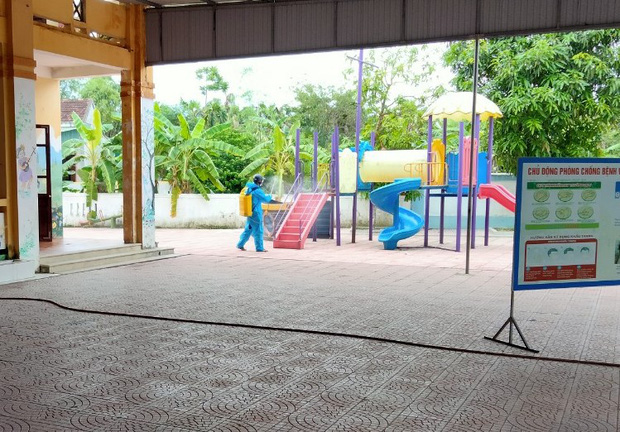 Cách ly tập trung 30 học sinh tiểu học ở Hà Tĩnh: Hầu hết các cháu phải đi một mình Cách ly tập trung 30 học sinh tiểu học ở Hà Tĩnh: Hầu hết các cháu phải đi một mình