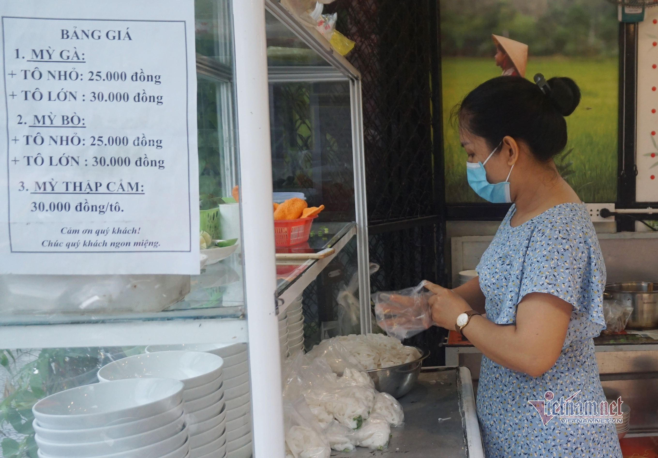 Ngày đầu hết lệnh cấm, người Đà Nẵng đổ ra tắm biển từ sáng sớm - 15 Ngày đầu hết lệnh cấm, người Đà Nẵng đổ ra tắm biển từ sáng sớm - 15