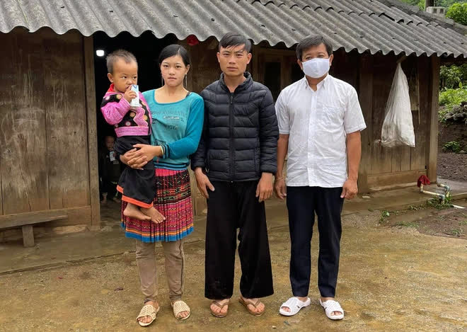 Ông Đoàn Ngọc Hải quay xe 10km để mua hàng trăm quả dứa vì 1 câu nói của người H'Mông Ông Đoàn Ngọc Hải quay xe 10km để mua hàng trăm quả dứa vì 1 câu nói của người H'Mông