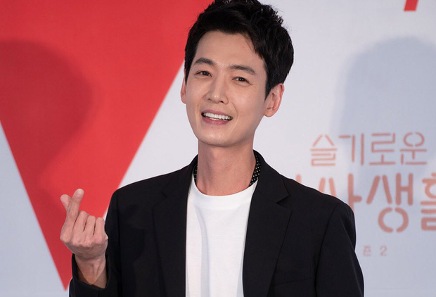 Jo Jung Suk xuất hiện điển trai bên dàn sao Hospital Playlist 2 trong buổi họp báo ra mắt phim - 3 Jo Jung Suk xuất hiện điển trai bên dàn sao Hospital Playlist 2 trong buổi họp báo ra mắt phim - 3