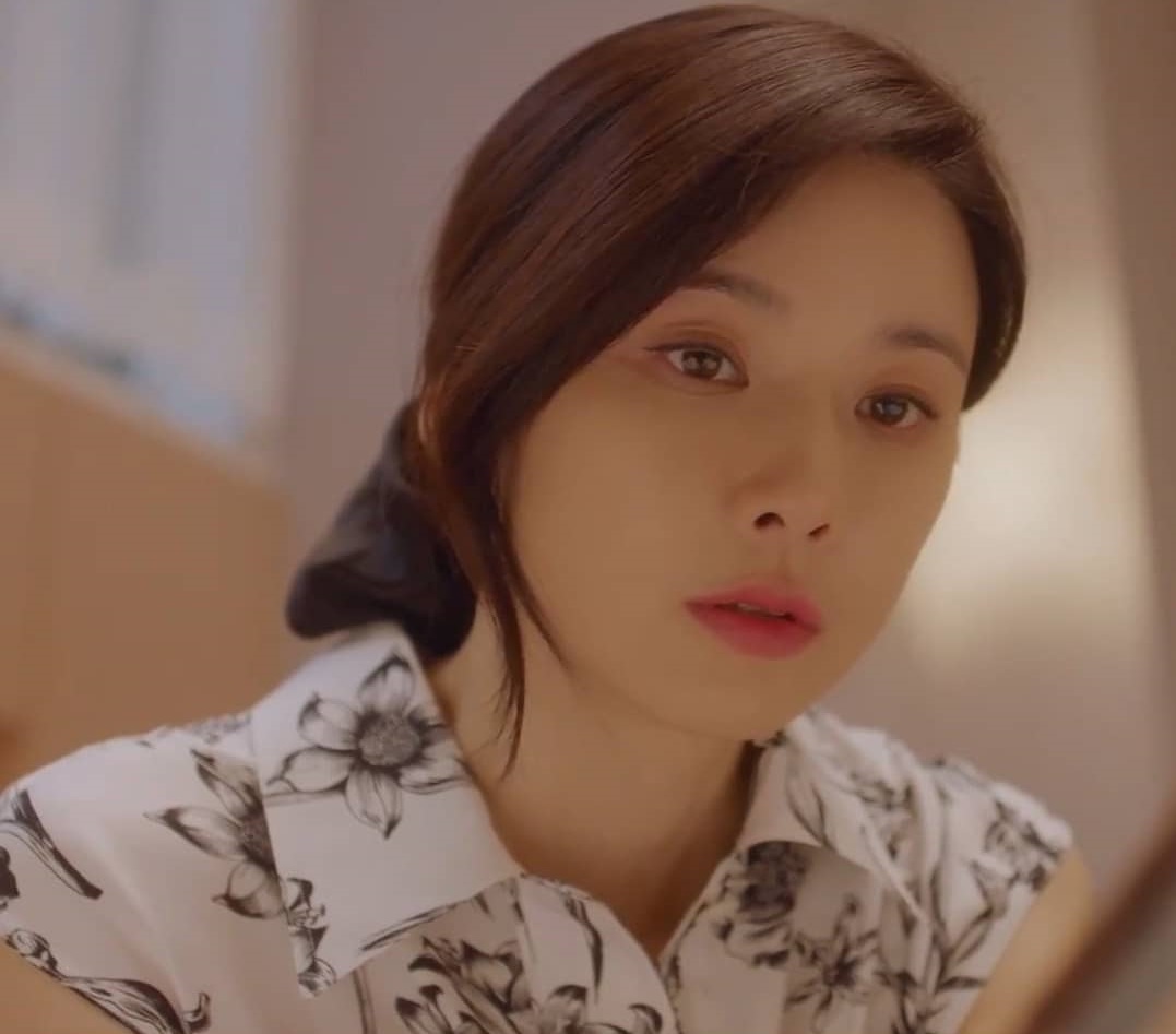 Lee Bo Young (Mine) có 3 cách buộc tóc 'dễ như ăn bánh', nhưng sang chảnh đúng chuẩn người giới thượng lưu Lee Bo Young (Mine) có 3 cách buộc tóc 'dễ như ăn bánh', nhưng sang chảnh đúng chuẩn người giới thượng lưu