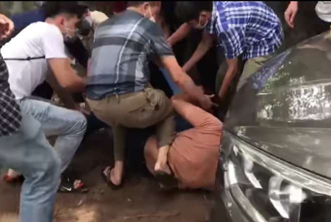 Clip: Trinh sát truy đuổi, chặn xe ô tô 4 chỗ bắt giữ nhóm buôn ma túy Clip: Trinh sát truy đuổi, chặn xe ô tô 4 chỗ bắt giữ nhóm buôn ma túy