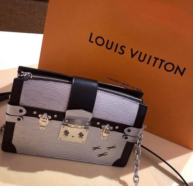 Choáng với BST hàng hiệu siêu khủng của rich kid 2k lái Ferrari đi học: Hermes, Dior, Chanel... đủ cả! - 6 Choáng với BST hàng hiệu siêu khủng của rich kid 2k lái Ferrari đi học: Hermes, Dior, Chanel... đủ cả! - 6