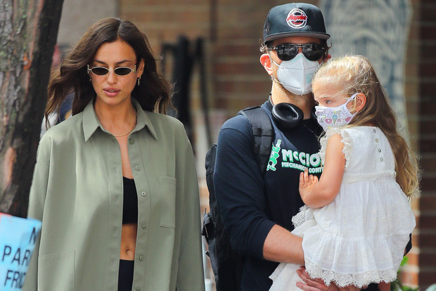 HOT: Kanye West lộ ảnh hẹn hò tình cũ Cristiano Ronaldo sau 4 tháng ly hôn Kim, body nóng bỏng của siêu mẫu gây sốt - 10 HOT: Kanye West lộ ảnh hẹn hò tình cũ Cristiano Ronaldo sau 4 tháng ly hôn Kim, body nóng bỏng của siêu mẫu gây sốt - 10
