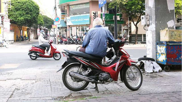 Đề xuất 'bơm' 1.000 tỷ hỗ trợ xe ôm, bán hàng rong ở Tp.HCM: 'Liều thuốc vàng' giữa đại dịch - 2 Đề xuất 'bơm' 1.000 tỷ hỗ trợ xe ôm, bán hàng rong ở Tp.HCM: 'Liều thuốc vàng' giữa đại dịch - 2