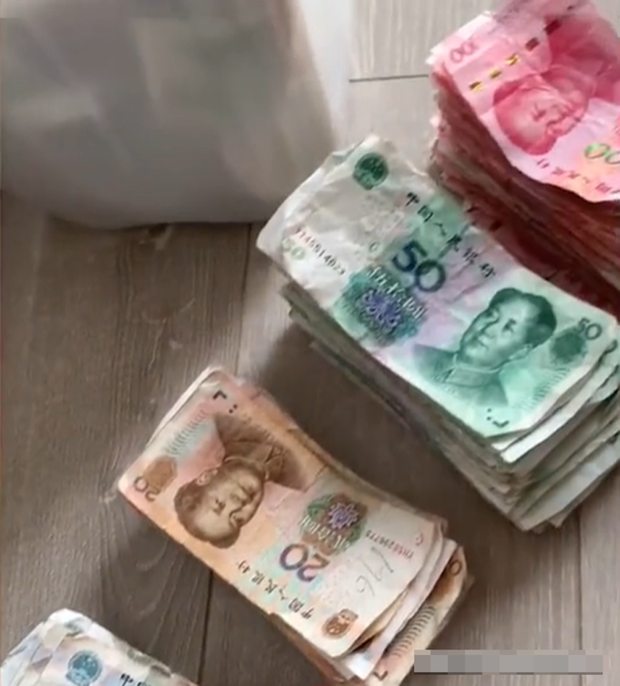 Vợ phát hiện 'quỹ đen' của chồng từ một viên gạch nứt - 3 Vợ phát hiện 'quỹ đen' của chồng từ một viên gạch nứt - 3