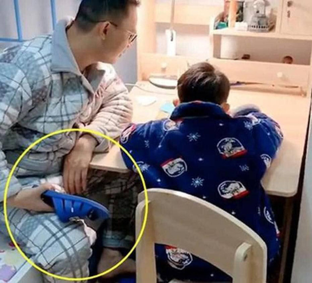 Rầm rộ nghi vấn ảnh 'bóc trần' hậu trường Hồ Văn Cường quay clip xin lỗi Phi Nhung, thực hư ra sao? - 2 Rầm rộ nghi vấn ảnh 'bóc trần' hậu trường Hồ Văn Cường quay clip xin lỗi Phi Nhung, thực hư ra sao? - 2