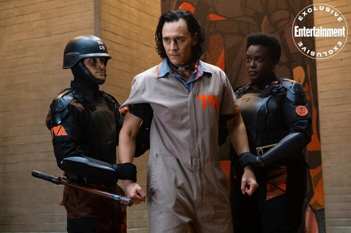 TV series 'Loki' mở màn như tấu hài, 'thần điêu đại bịp' bị hành ngay từ tập 1 TV series 'Loki' mở màn như tấu hài, 'thần điêu đại bịp' bị hành ngay từ tập 1