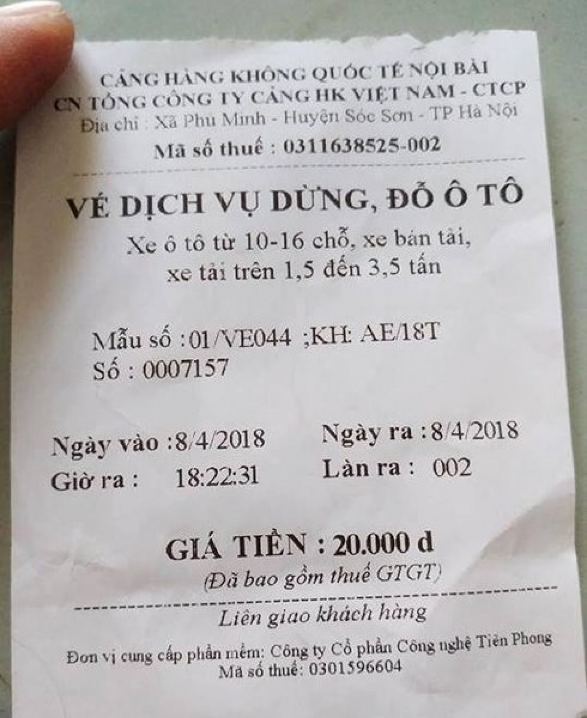 Xe ô tô ra, vào sân bay vẫn phải nộp phí, kể cả dưới 10 phút - 1 Xe ô tô ra, vào sân bay vẫn phải nộp phí, kể cả dưới 10 phút - 1