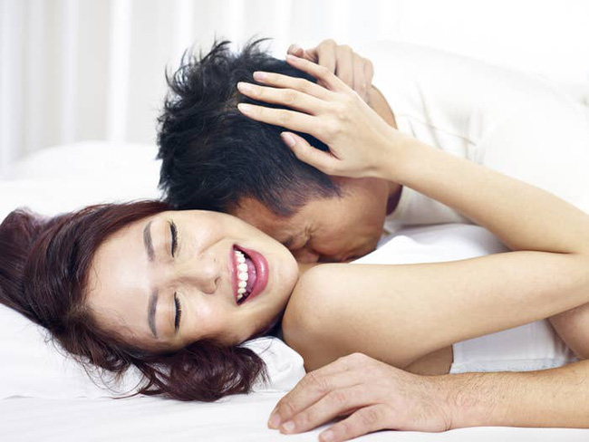 Chuyện của cặp vợ chồng luôn đi ngủ trước 10 rưỡi đêm và những màn thăng hoa tột đỉnh khi trời hửng nắng - 1 Chuyện của cặp vợ chồng luôn đi ngủ trước 10 rưỡi đêm và những màn thăng hoa tột đỉnh khi trời hửng nắng - 1