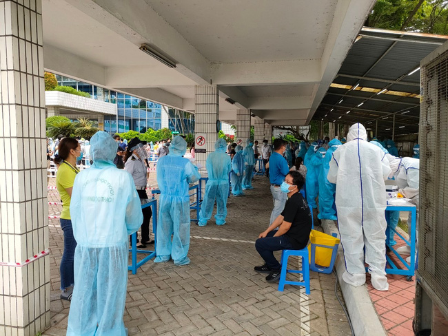 NÓNG: TP.HCM lại phát hiện chuỗi lây nhiễm mới, hiện đã có 28 ca mắc bệnh NÓNG: TP.HCM lại phát hiện chuỗi lây nhiễm mới, hiện đã có 28 ca mắc bệnh