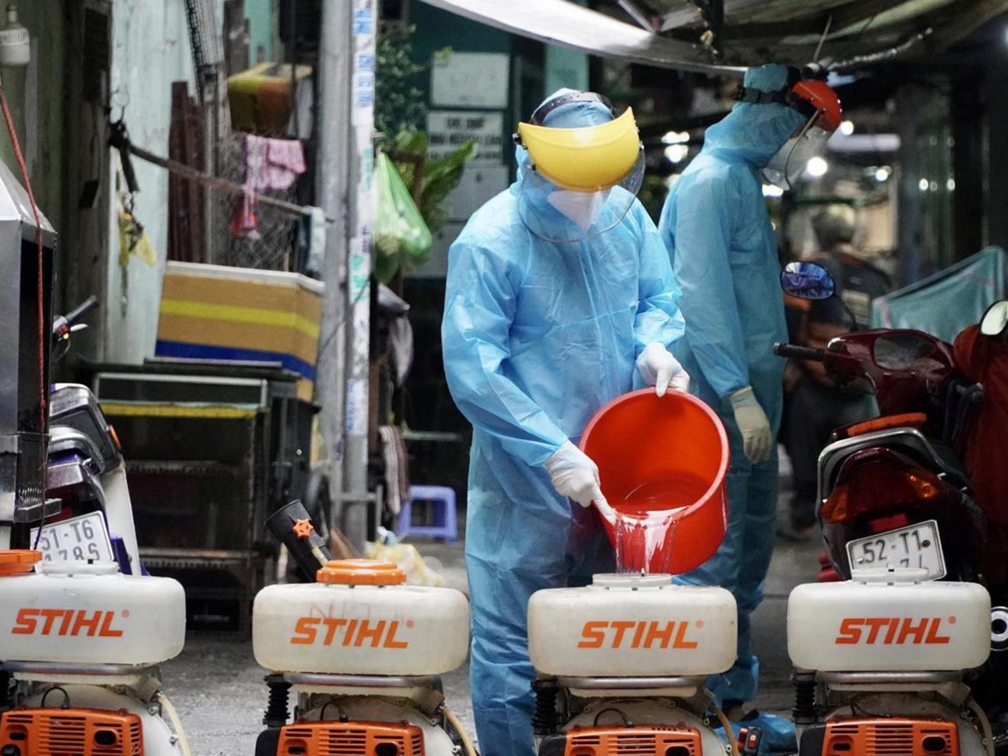 Ba người cùng gia đình mắc COVID-19, phong tỏa nhiều con hẻm ở trung tâm TPHCM Ba người cùng gia đình mắc COVID-19, phong tỏa nhiều con hẻm ở trung tâm TPHCM
