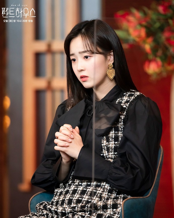 Cuộc chiến thượng lưu 3 tập 2: Oh Yoon Hee chạm trán với 'cánh tay phải' của Logan Lee, fan sốc nhất là ở chi tiết này - 2 Cuộc chiến thượng lưu 3 tập 2: Oh Yoon Hee chạm trán với 'cánh tay phải' của Logan Lee, fan sốc nhất là ở chi tiết này - 2