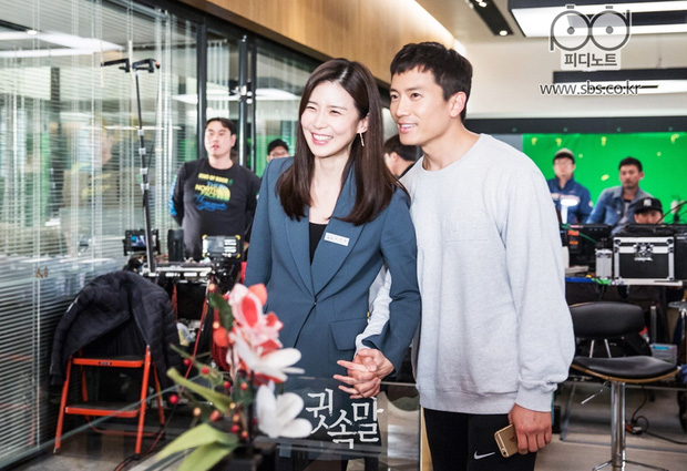 'Mợ út tài phiệt của Mine' Lee Bo Young: Hoa hậu bị gán mác tiểu tam, cự tuyệt tài tử Ji Sung rồi lại cùng chàng có kết đẹp như cổ tích - 15 'Mợ út tài phiệt của Mine' Lee Bo Young: Hoa hậu bị gán mác tiểu tam, cự tuyệt tài tử Ji Sung rồi lại cùng chàng có kết đẹp như cổ tích - 15