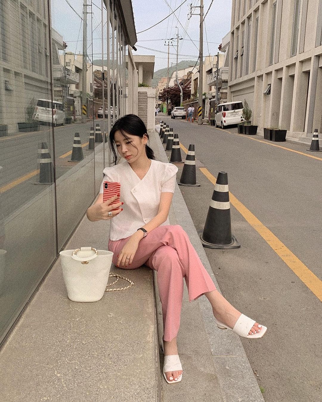 4 mẫu giày bệt đang được diện nhiều nhất: Mix với quần dài hay váy đều đẹp, không sợ bị ăn bớt chiều cao - 3 4 mẫu giày bệt đang được diện nhiều nhất: Mix với quần dài hay váy đều đẹp, không sợ bị ăn bớt chiều cao - 3