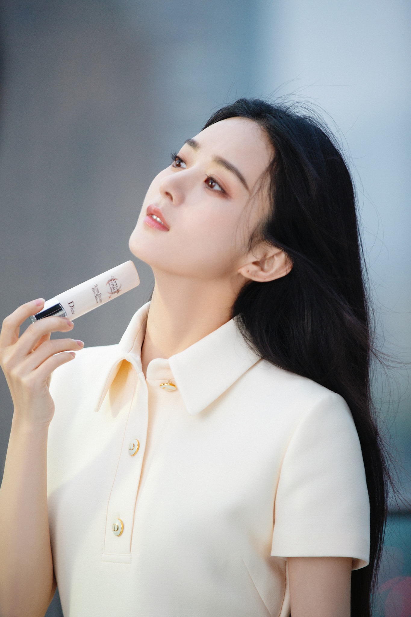 Thoát kiếp mặc hàng hiệu như hàng chợ, Triệu Lệ Dĩnh lại lên đồ "một màu" theo đúng nghĩa đen - 13 Thoát kiếp mặc hàng hiệu như hàng chợ, Triệu Lệ Dĩnh lại lên đồ "một màu" theo đúng nghĩa đen - 13