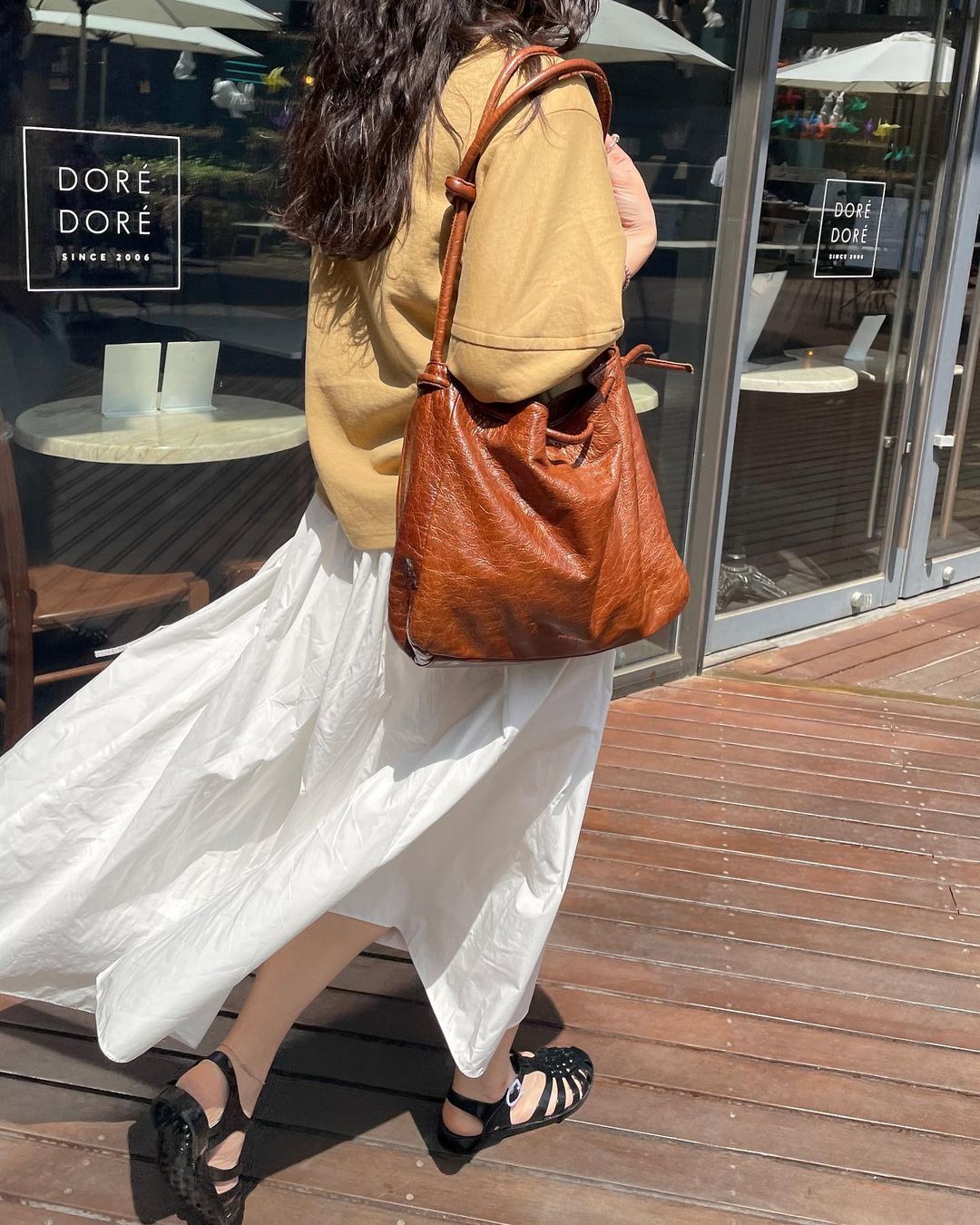 4 mẫu giày bệt đang được diện nhiều nhất: Mix với quần dài hay váy đều đẹp, không sợ bị ăn bớt chiều cao - 16 4 mẫu giày bệt đang được diện nhiều nhất: Mix với quần dài hay váy đều đẹp, không sợ bị ăn bớt chiều cao - 16
