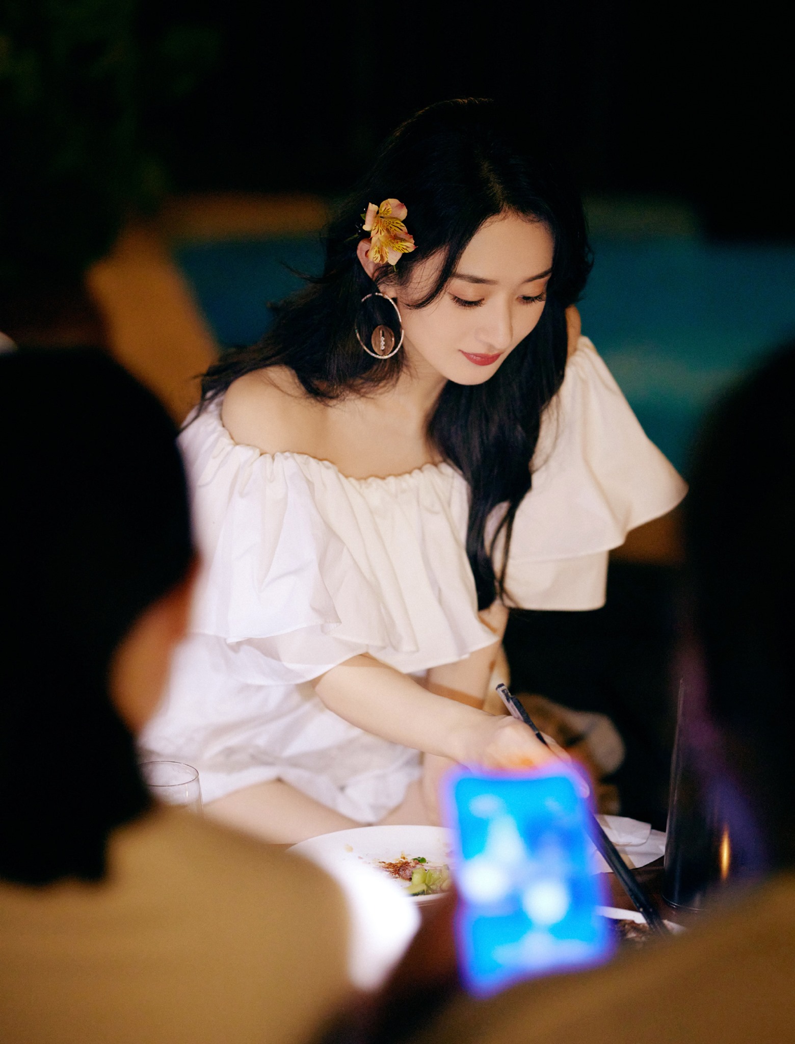 Thoát kiếp mặc hàng hiệu như hàng chợ, Triệu Lệ Dĩnh lại lên đồ "một màu" theo đúng nghĩa đen - 9 Thoát kiếp mặc hàng hiệu như hàng chợ, Triệu Lệ Dĩnh lại lên đồ "một màu" theo đúng nghĩa đen - 9
