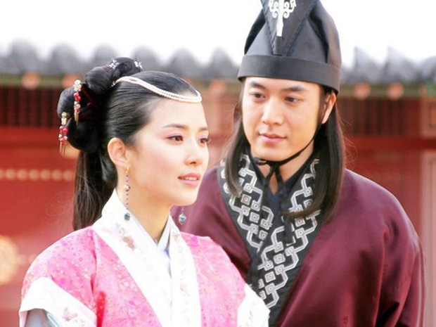 'Mợ út tài phiệt của Mine' Lee Bo Young: Hoa hậu bị gán mác tiểu tam, cự tuyệt tài tử Ji Sung rồi lại cùng chàng có kết đẹp như cổ tích - 6 'Mợ út tài phiệt của Mine' Lee Bo Young: Hoa hậu bị gán mác tiểu tam, cự tuyệt tài tử Ji Sung rồi lại cùng chàng có kết đẹp như cổ tích - 6