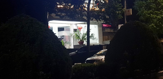 Nóng: Nhóm người tạm trú tại Thẩm mỹ viện Minh Châu Asian Luxury hỗn chiến, 2 người nhập viện - 1 Nóng: Nhóm người tạm trú tại Thẩm mỹ viện Minh Châu Asian Luxury hỗn chiến, 2 người nhập viện - 1