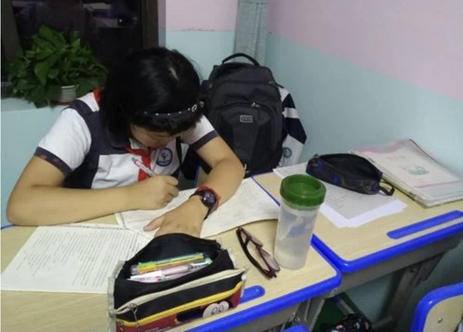 Con gái lớp 4 dùng máy tính học online, bà mẹ hoảng loạn khi nhìn vào lịch sử tìm kiếm toàn 18+ - 1 Con gái lớp 4 dùng máy tính học online, bà mẹ hoảng loạn khi nhìn vào lịch sử tìm kiếm toàn 18+ - 1