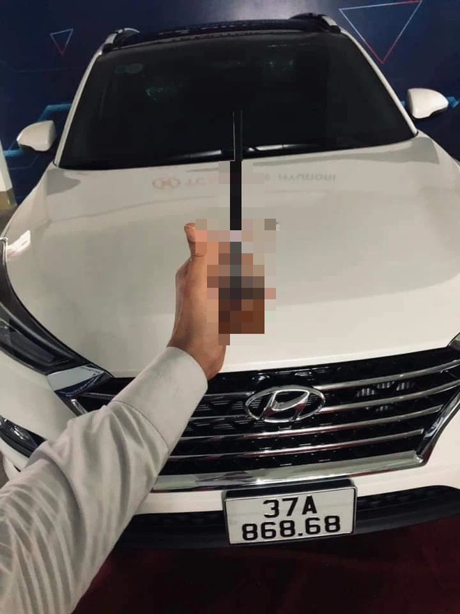 2 xế hộp ở Nghệ An trùng biển số siêu đẹp 'song lộc phát' chạy trên phố gây xôn xao - 1 2 xế hộp ở Nghệ An trùng biển số siêu đẹp 'song lộc phát' chạy trên phố gây xôn xao - 1