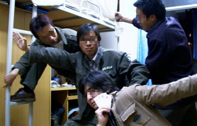 Vụ 4 thi thể trong tủ áo: Sinh viên xuất sắc trở thành kẻ giết người không gớm tay, nhân cách méo mó nảy mầm từ điều ít ai ngờ - 5 Vụ 4 thi thể trong tủ áo: Sinh viên xuất sắc trở thành kẻ giết người không gớm tay, nhân cách méo mó nảy mầm từ điều ít ai ngờ - 5