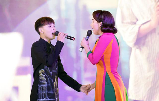 Giữa drama Phi Nhung - Hồ Văn Cường, Lâm Khánh Chi bỗng đăng status ẩn ý giữa đêm rồi vội xóa - 1 Giữa drama Phi Nhung - Hồ Văn Cường, Lâm Khánh Chi bỗng đăng status ẩn ý giữa đêm rồi vội xóa - 1