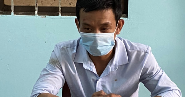 Khởi tố gã say lấy gạch đá tấn công CSGT tại chốt kiểm soát dịch Covid-19 Khởi tố gã say lấy gạch đá tấn công CSGT tại chốt kiểm soát dịch Covid-19
