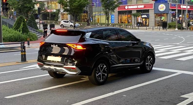 Kia Sportage đẹp khó cưỡng, 'bầu trời công nghệ' phả hơi nóng Mazda CX-5, Hyundai Tucson - 2 Kia Sportage đẹp khó cưỡng, 'bầu trời công nghệ' phả hơi nóng Mazda CX-5, Hyundai Tucson - 2