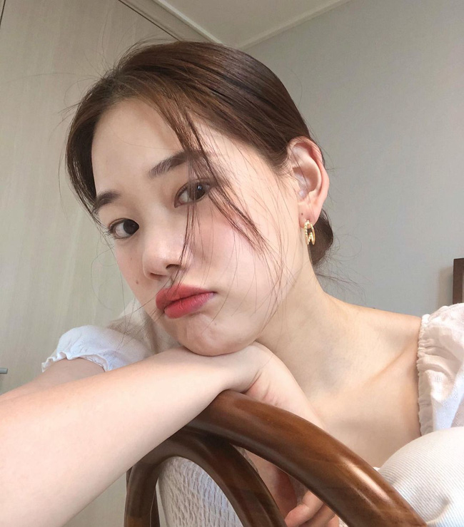 Skincare buổi sáng không cần cầu kỳ, nhưng bắt buộc phải đủ 4 bước để da mịn màng và sáng bật tông - 1 Skincare buổi sáng không cần cầu kỳ, nhưng bắt buộc phải đủ 4 bước để da mịn màng và sáng bật tông - 1