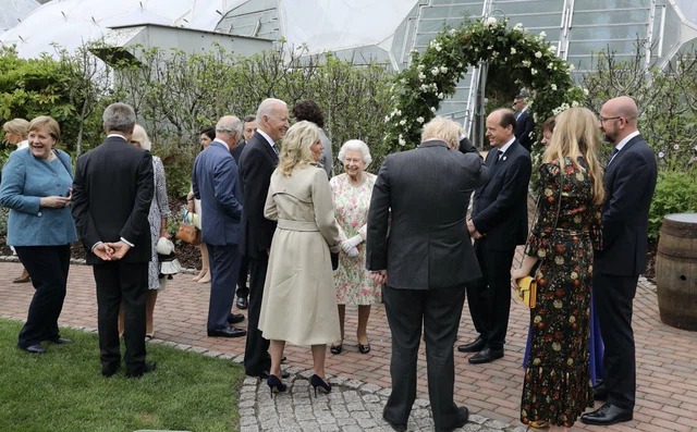 Tổng thống Joe Biden phá vỡ nghi thức Hoàng gia khi đến dự tiệc sau Nữ hoàng Anh? Tổng thống Joe Biden phá vỡ nghi thức Hoàng gia khi đến dự tiệc sau Nữ hoàng Anh?