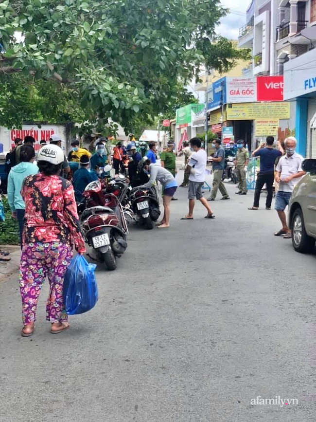 NÓNG: Phong tỏa toàn bộ 14 block chung cư Ehome 3 quận Bình Tân - 2 NÓNG: Phong tỏa toàn bộ 14 block chung cư Ehome 3 quận Bình Tân - 2