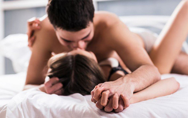 Đang đê mê trong những cảm xúc 'ân ái', cô vợ bỗng hỏi đúng một câu khiến ông xã chưng hửng và bài học đắt giá cho chị em phụ nữ - 1 Đang đê mê trong những cảm xúc 'ân ái', cô vợ bỗng hỏi đúng một câu khiến ông xã chưng hửng và bài học đắt giá cho chị em phụ nữ - 1