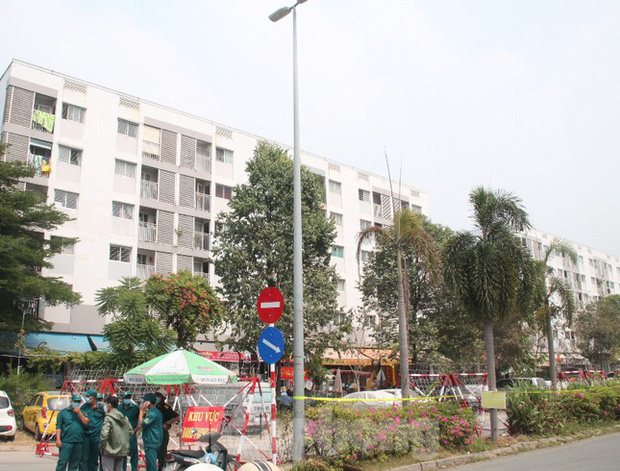 Vợ chồng nhân viên bán trà sữa dương tính, một chung cư ở Bình Dương 2 lần bị phong tỏa Vợ chồng nhân viên bán trà sữa dương tính, một chung cư ở Bình Dương 2 lần bị phong tỏa